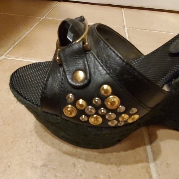 BEBE Studded slingback sandals! - Picture 4 of 8